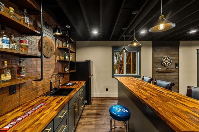 9310 Carbondale Street, Lenexa, KS 66227