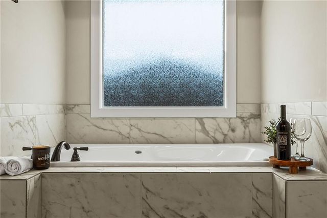 9310 Carbondale Street, Lenexa, KS 66227