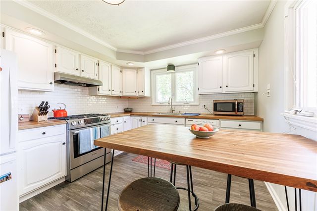 180 Overbrook Road, Pittsford, NY 14618