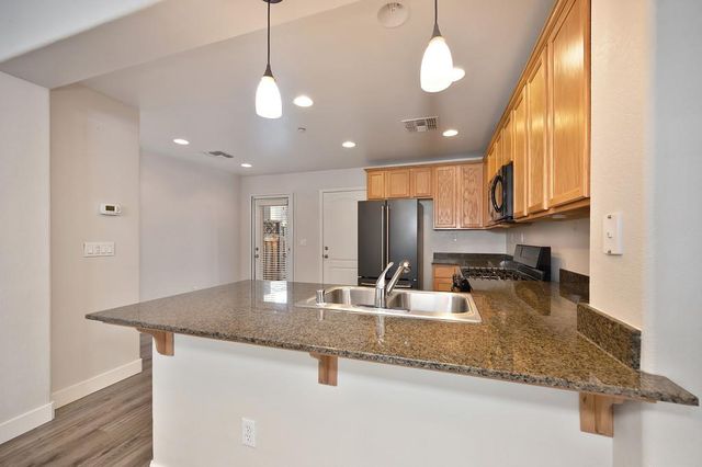 6103 Rockport Ln, Citrus Heights, CA 95621