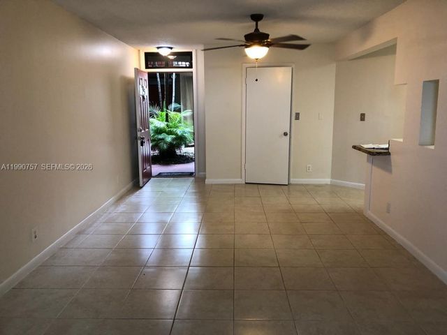 215 Lake Pointe Dr 103, Oakland Park, FL 33309