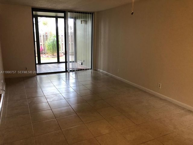 215 Lake Pointe Dr 103, Oakland Park, FL 33309