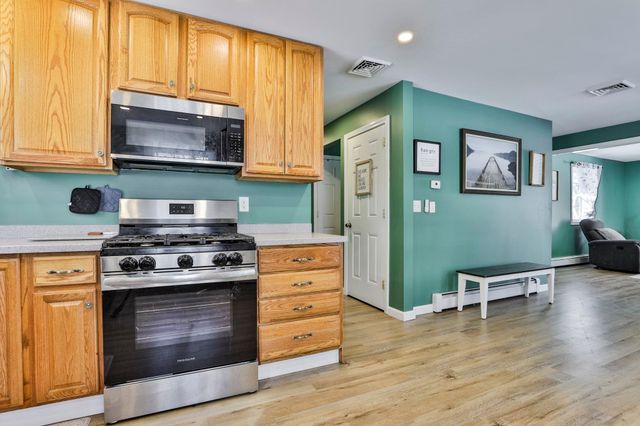 668 West Hollis Street, Nashua, NH 03062