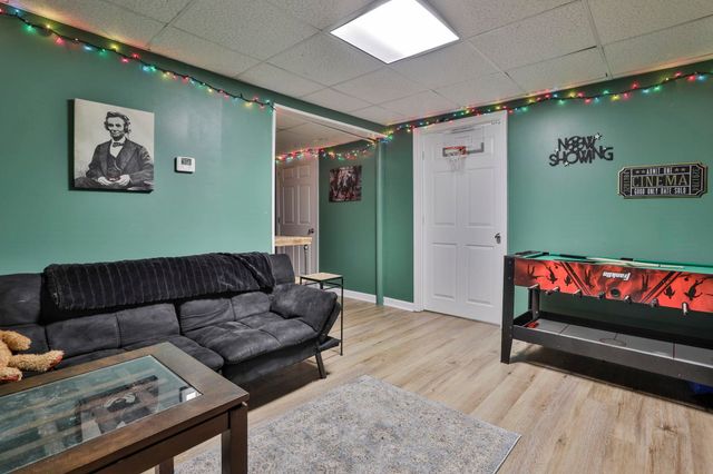 668 West Hollis Street, Nashua, NH 03062