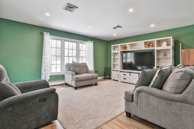 668 West Hollis Street, Nashua, NH 03062