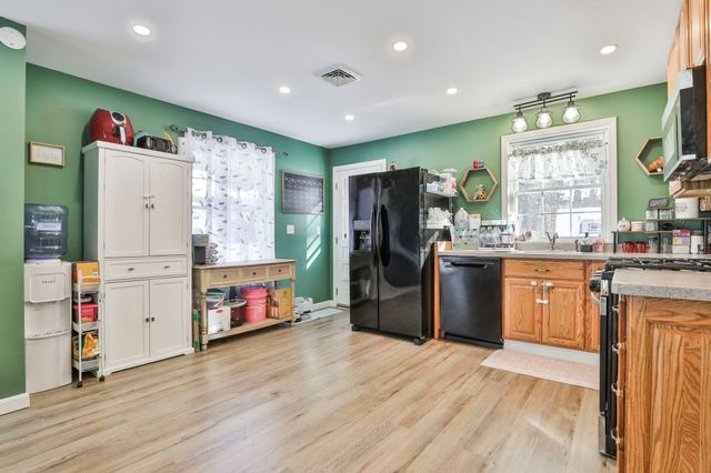 668 West Hollis Street, Nashua, NH 03062