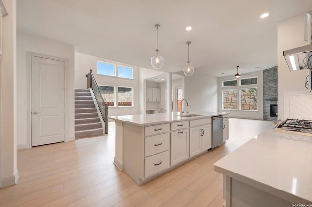 10027 Grandview Rd, Boerne, TX 78006