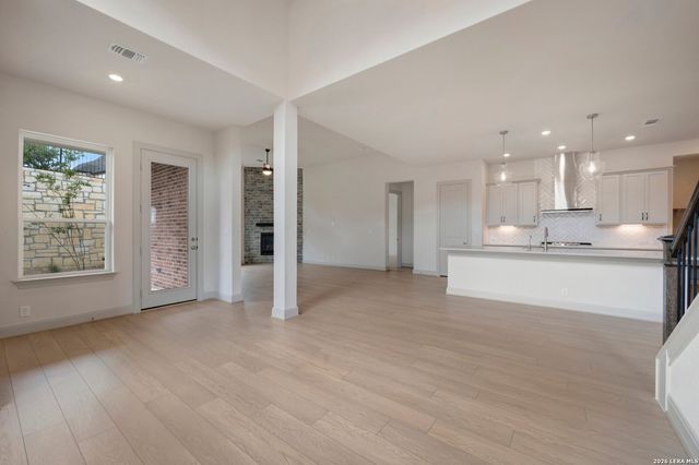 10027 Grandview Rd, Boerne, TX 78006