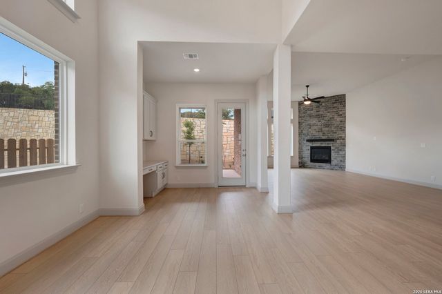 10027 Grandview Rd, Boerne, TX 78006