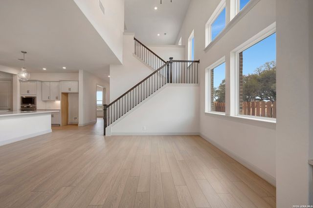 10027 Grandview Rd, Boerne, TX 78006