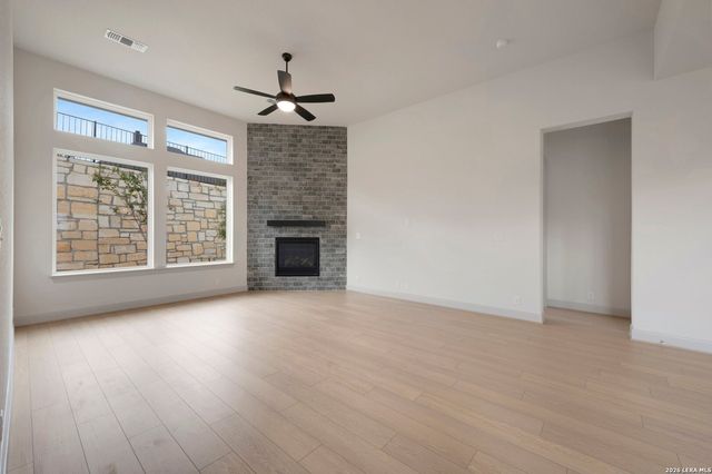 10027 Grandview Rd, Boerne, TX 78006