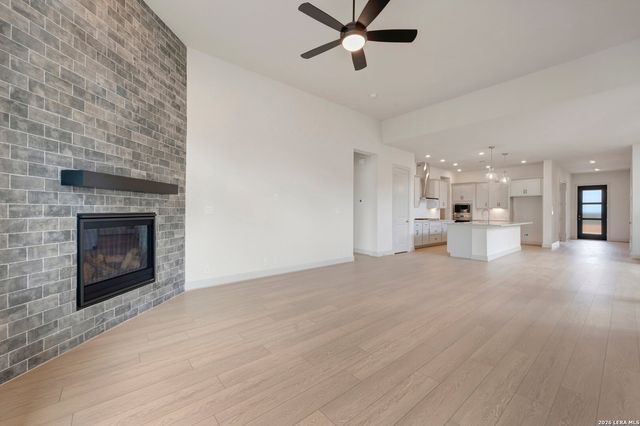 10027 Grandview Rd, Boerne, TX 78006