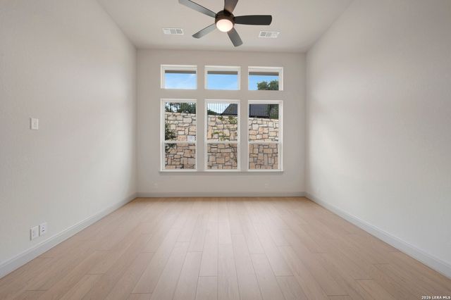 10027 Grandview Rd, Boerne, TX 78006