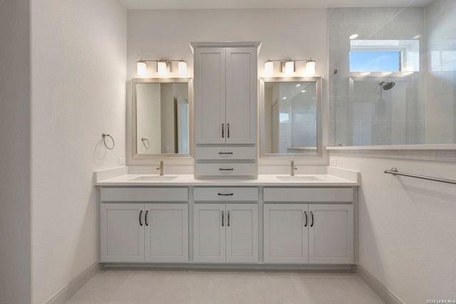 10027 Grandview Rd, Boerne, TX 78006