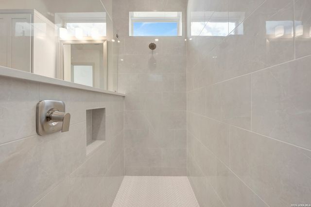 10027 Grandview Rd, Boerne, TX 78006