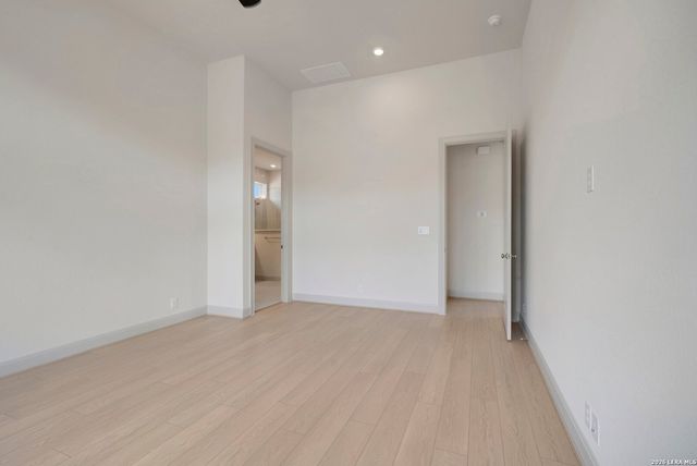 10027 Grandview Rd, Boerne, TX 78006