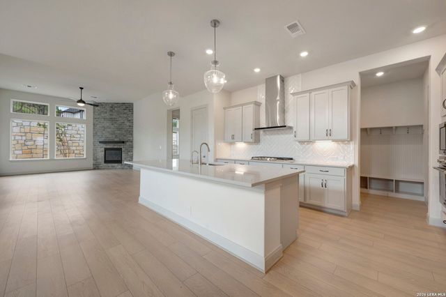 10027 Grandview Rd, Boerne, TX 78006