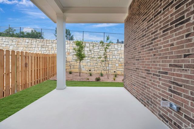 10027 Grandview Rd, Boerne, TX 78006