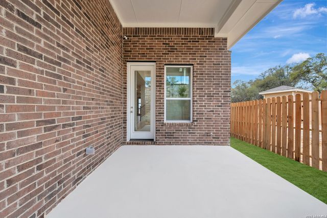 10027 Grandview Rd, Boerne, TX 78006