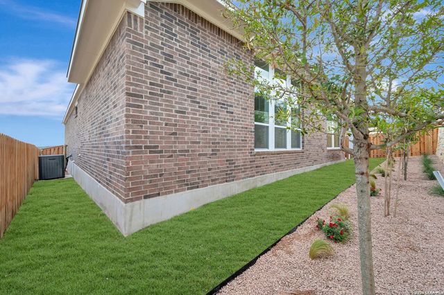 10027 Grandview Rd, Boerne, TX 78006