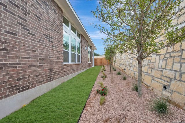 10027 Grandview Rd, Boerne, TX 78006