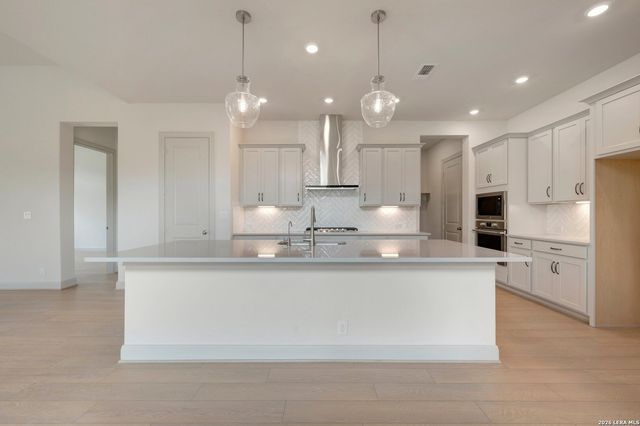 10027 Grandview Rd, Boerne, TX 78006