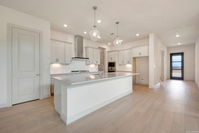 10027 Grandview Rd, Boerne, TX 78006