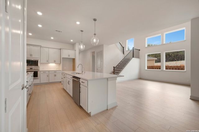 10027 Grandview Rd, Boerne, TX 78006