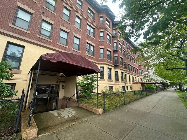 1242 Commonwealth Ave 53, Boston, MA 02134
