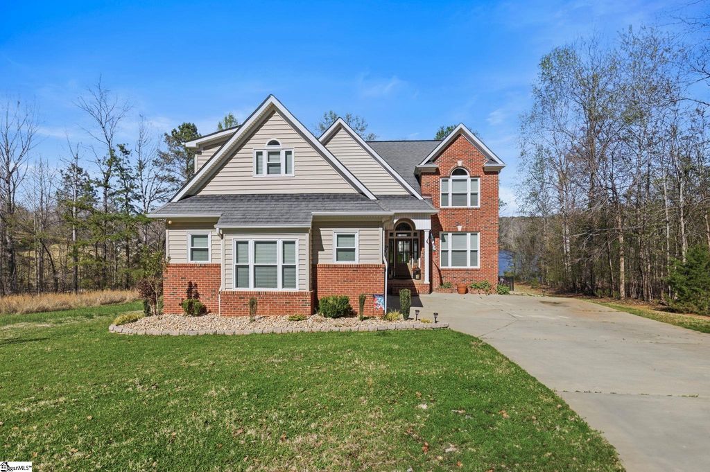 194 Yacht Drive, Laurens, SC 29360
