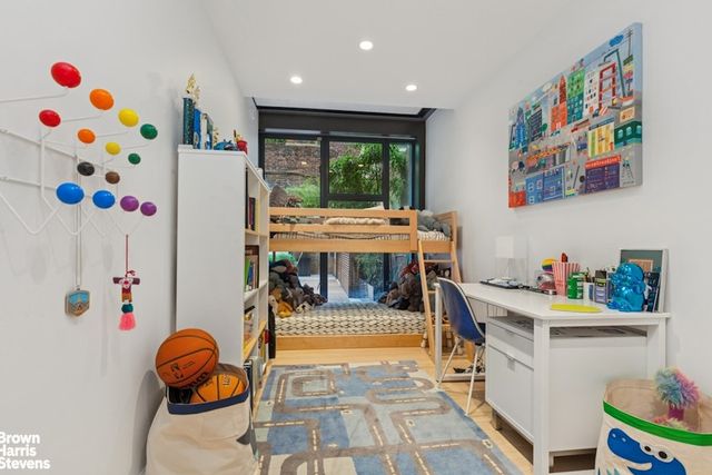 35 W 71st St Fl 1, New York City, NY 10023