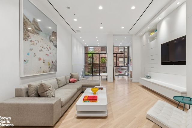 35 W 71st St Fl 1, New York City, NY 10023
