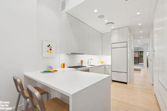 35 W 71st St Fl 1, New York City, NY 10023