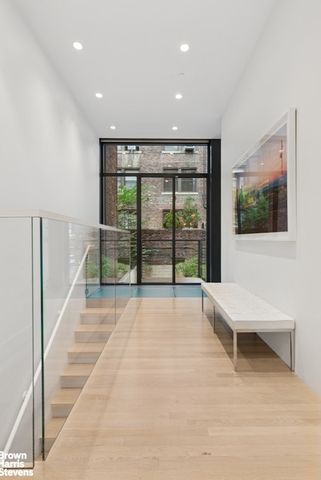 35 W 71st St Fl 1, New York City, NY 10023