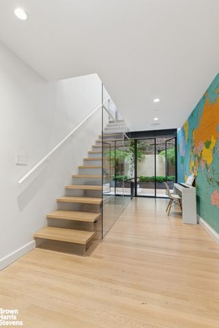 35 W 71st St Fl 1, New York City, NY 10023