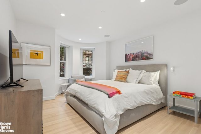 35 W 71st St Fl 1, New York City, NY 10023