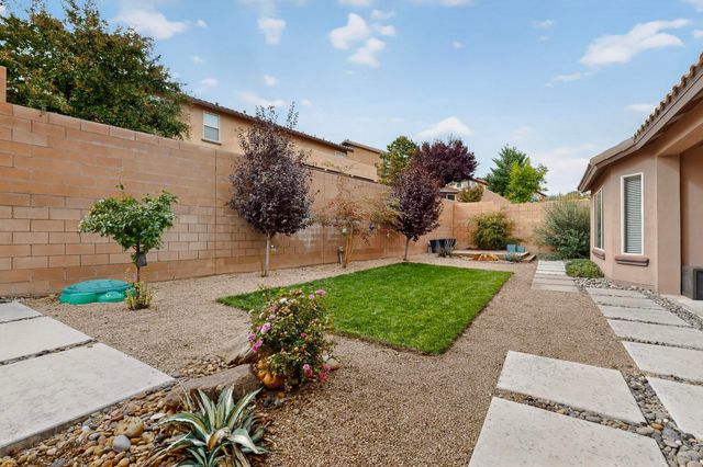 27 Vista Larga Place NE, Rio Rancho, NM 87124