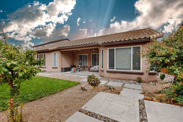 27 Vista Larga Place NE, Rio Rancho, NM 87124