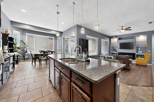 27 Vista Larga Place NE, Rio Rancho, NM 87124