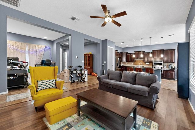 27 Vista Larga Place NE, Rio Rancho, NM 87124