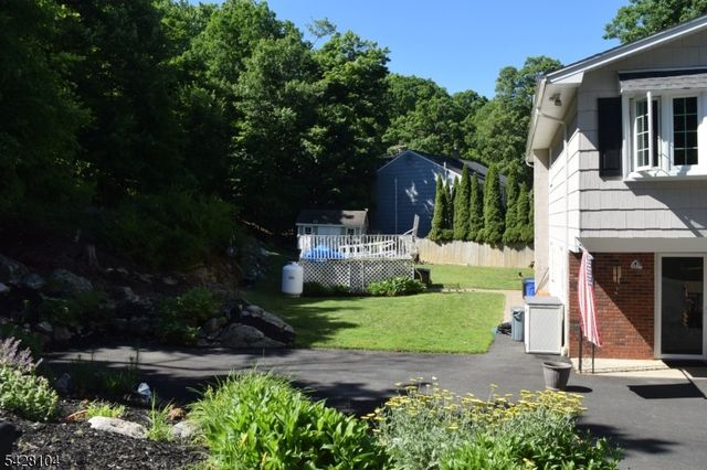 121 Leland Trl, Hopatcong Boro, NJ 07843
