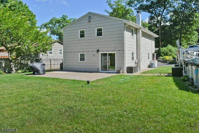 121 Leland Trl, Hopatcong Boro, NJ 07843