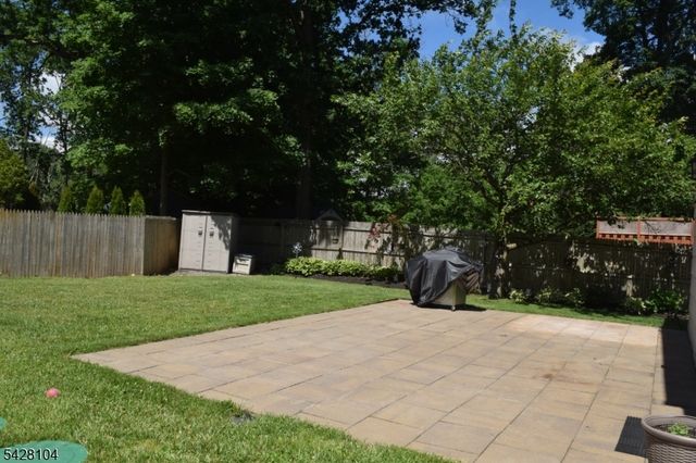 121 Leland Trl, Hopatcong Boro, NJ 07843