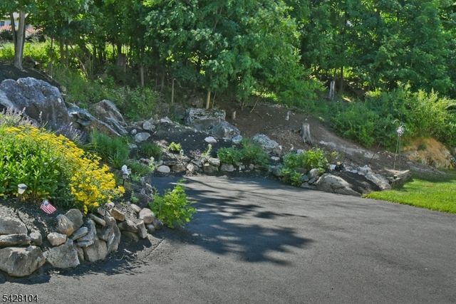 121 Leland Trl, Hopatcong Boro, NJ 07843