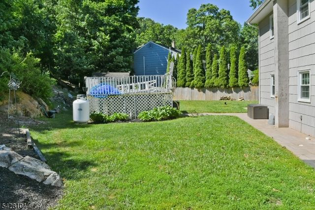 121 Leland Trl, Hopatcong Boro, NJ 07843