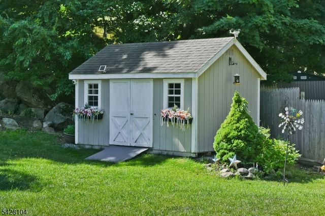121 Leland Trl, Hopatcong Boro, NJ 07843