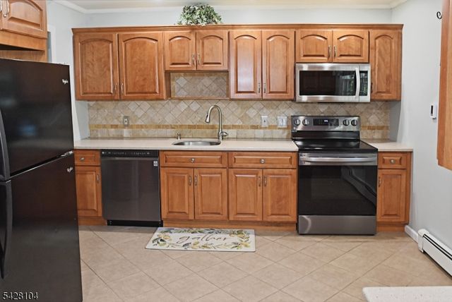 121 Leland Trl, Hopatcong Boro, NJ 07843