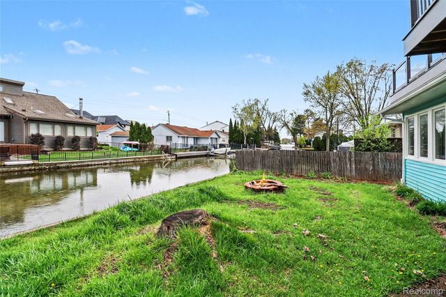 1430 Rossdale Drive, Waterford Charter Township, MI 48328