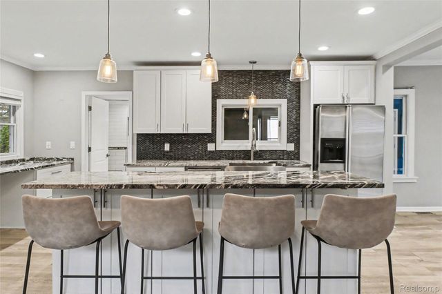 1430 Rossdale Drive, Waterford Charter Township, MI 48328