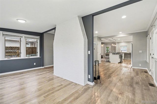 1430 Rossdale Drive, Waterford Charter Township, MI 48328